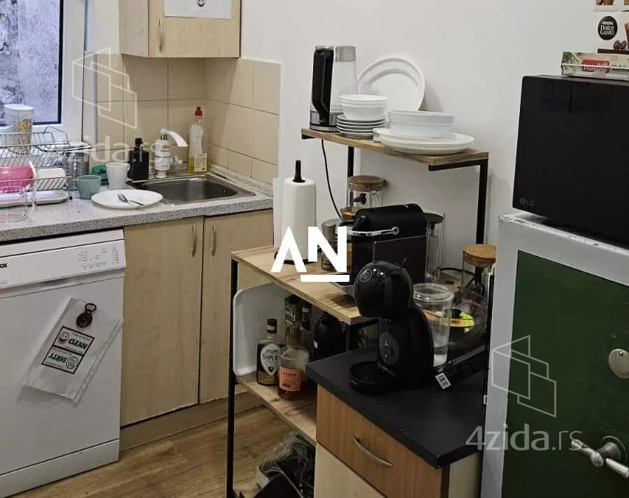 Šestosoban stan | 4zida