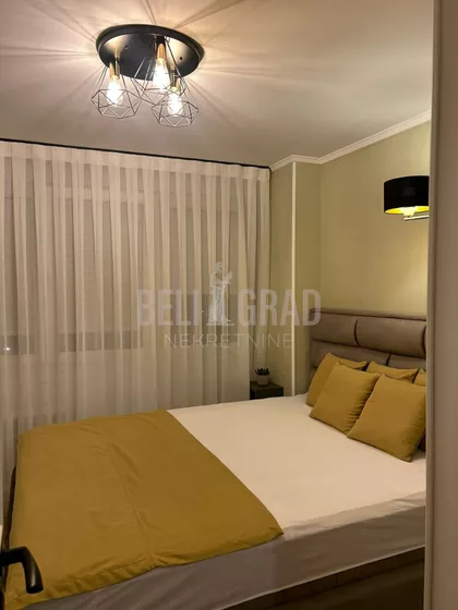 Ustanička | 4zida.rs