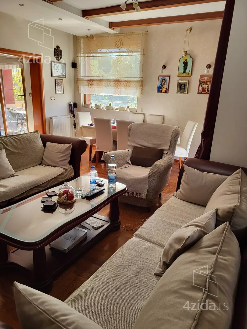 Petosoban stan | 4zida