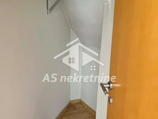 Šestosoban stan | 4zida