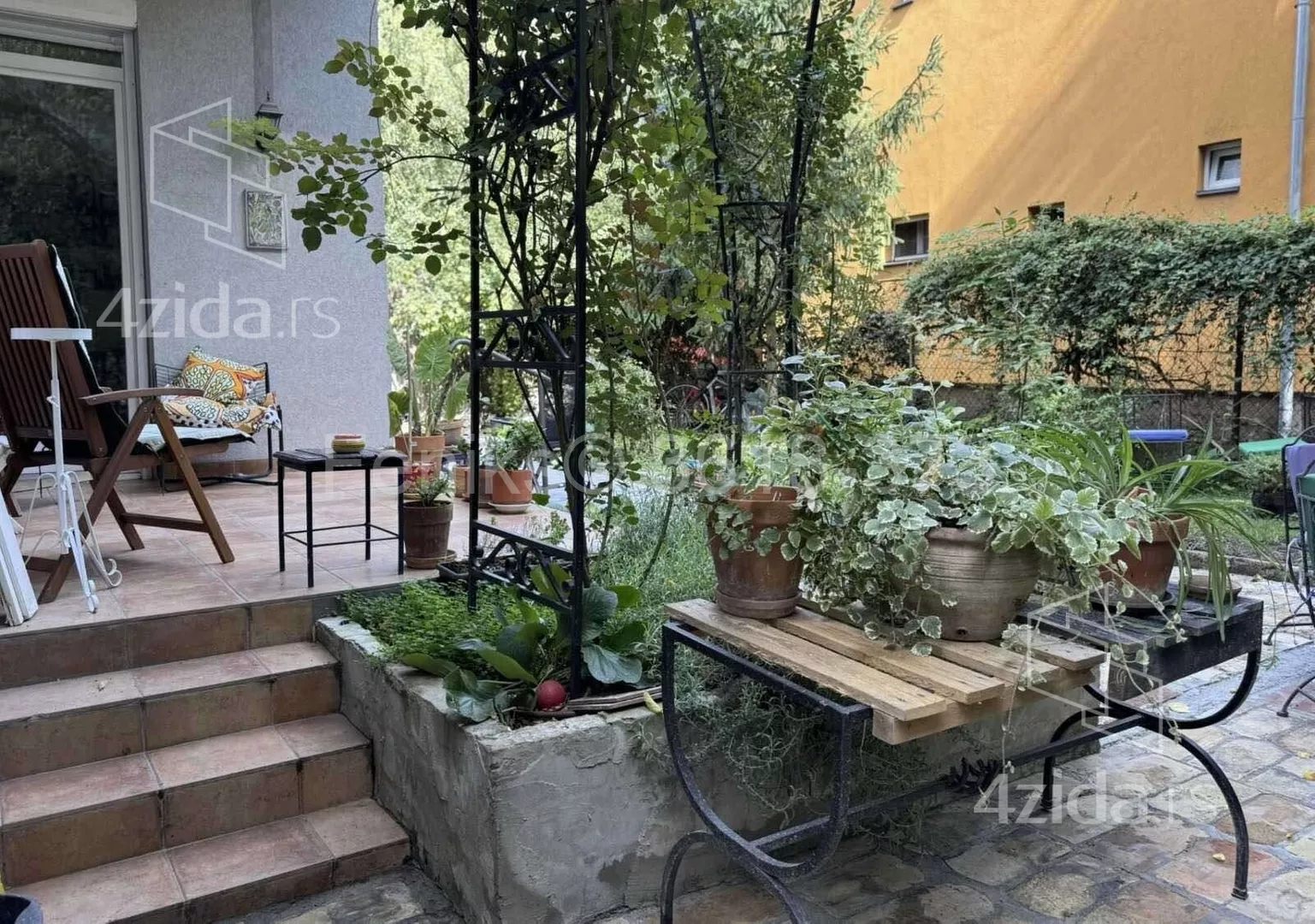 Četvoroiposoban stan | 4zida