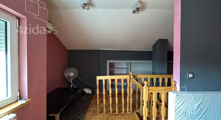 Četvoroiposoban stan | 4zida