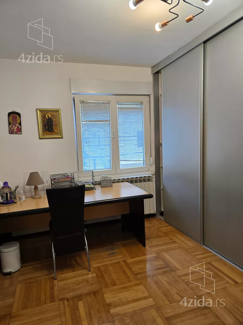 Petoiposoban stan | 4zida