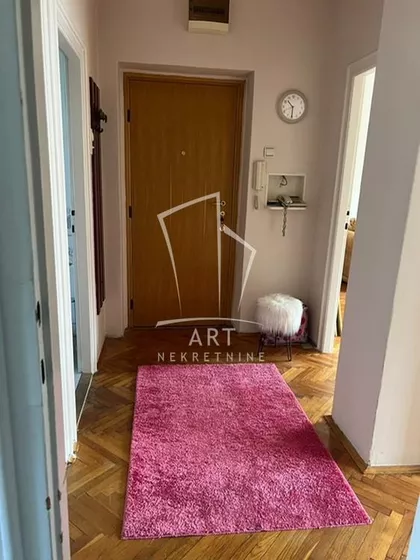 Vase Čarapića | 4zida.rs
