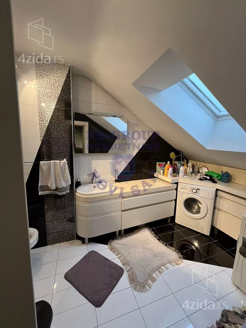 Sedmosoban stan | 4zida