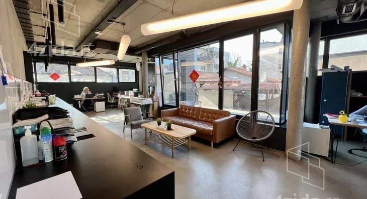 Poslovna zgrada | 4zida