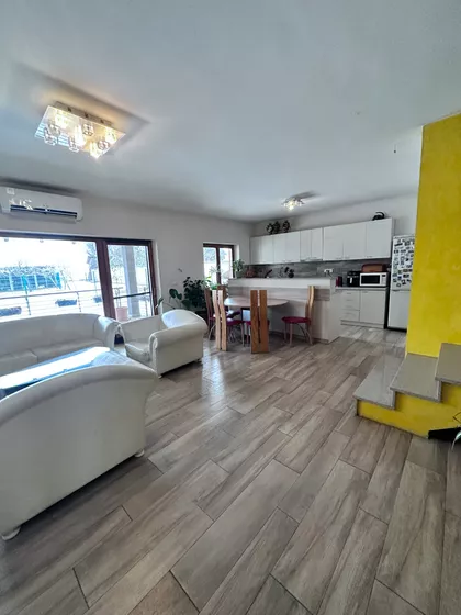 Stari Banovci | 4zida.rs