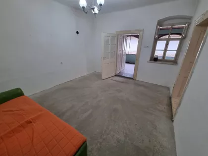 Lovćenac | 4zida.rs