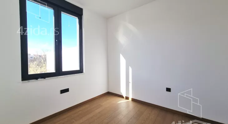 Četvoroiposoban stan | 4zida