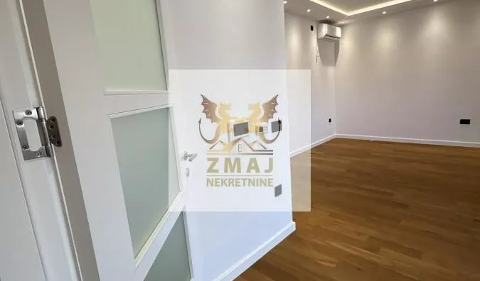 Šestosoban stan | 4zida