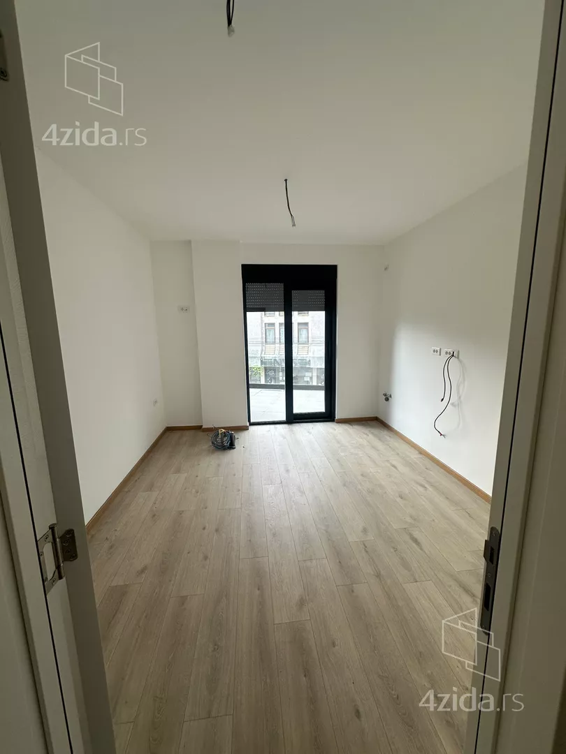 Četvoroiposoban stan | 4zida