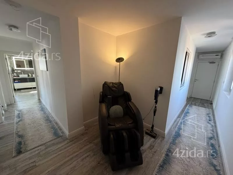 Šestosoban stan | 4zida