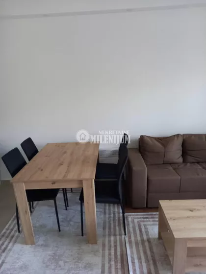 Surčinska | 4zida.rs