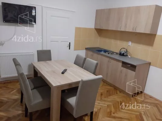 Šestosoban stan | 4zida