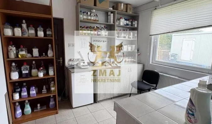 Poslovna zgrada | 4zida