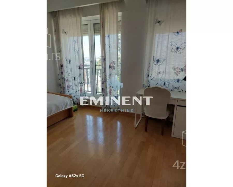 Četvoroiposoban stan | 4zida