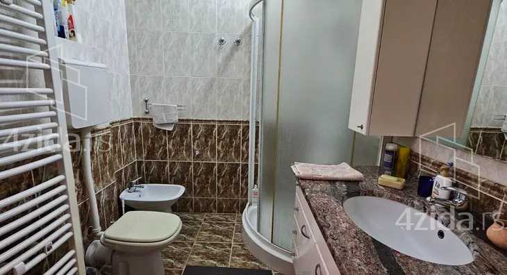 Petosoban stan | 4zida