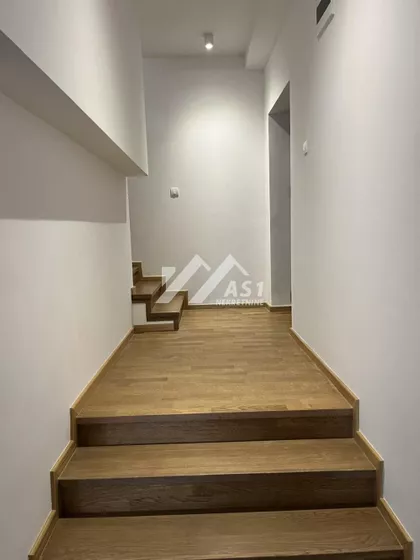 Dr Ketrin Mekfel | 4zida.rs