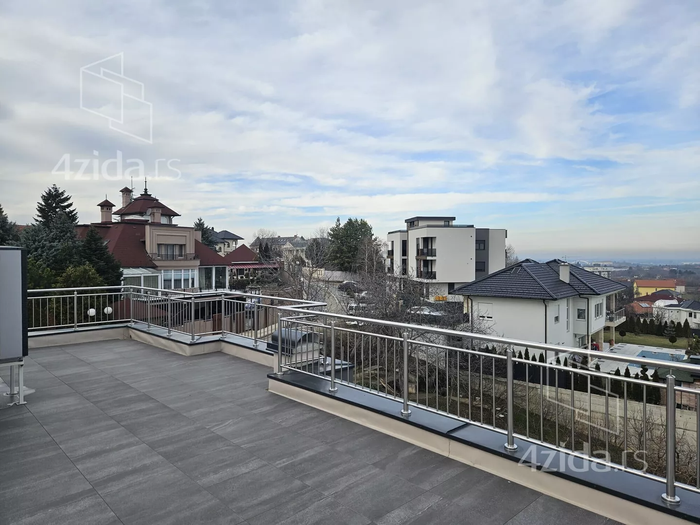 Troiposoban stan | 4zida