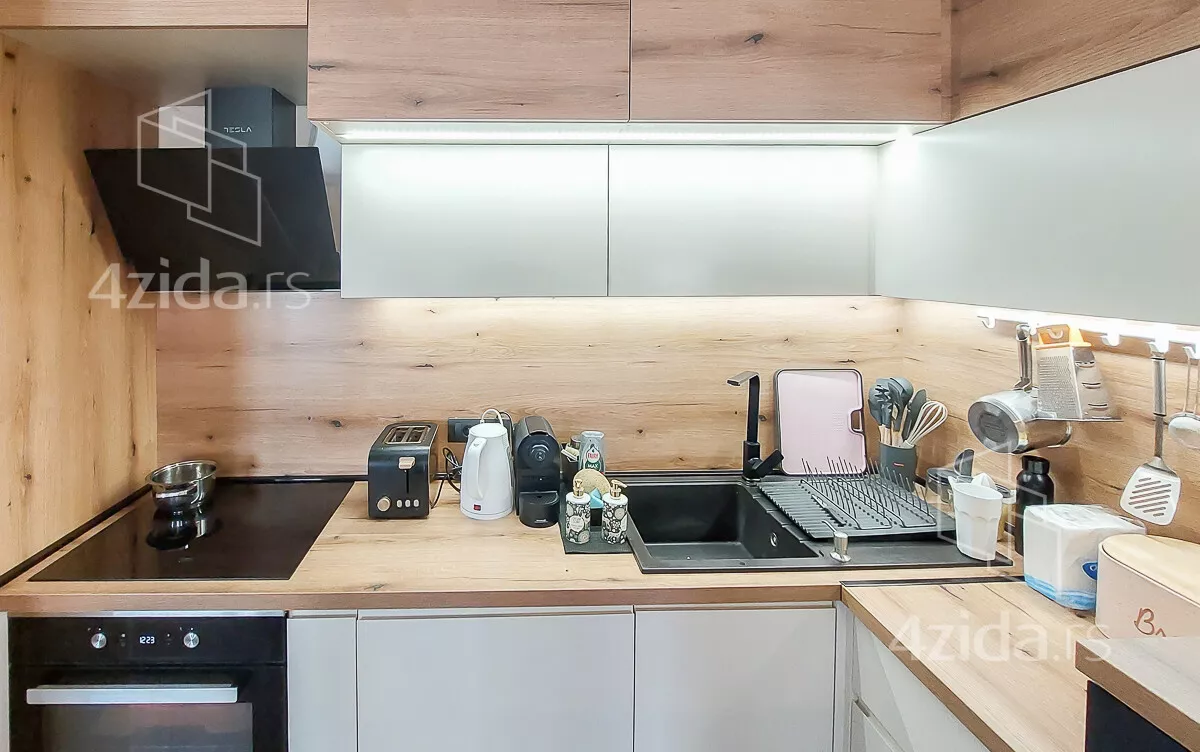 Petosoban stan | 4zida