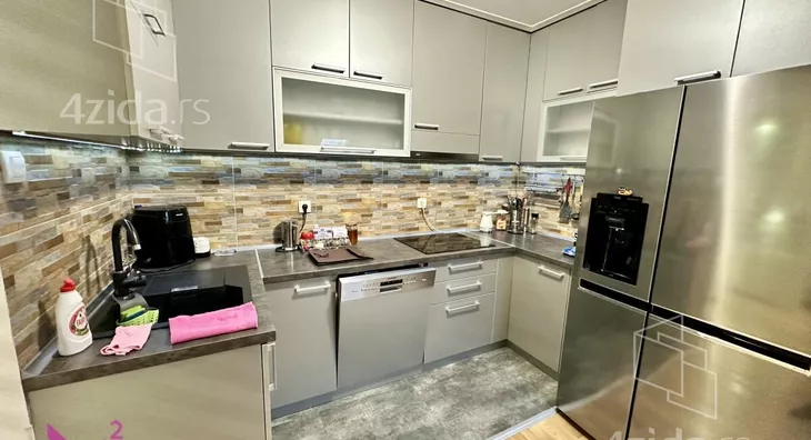 Četvoroiposoban stan | 4zida