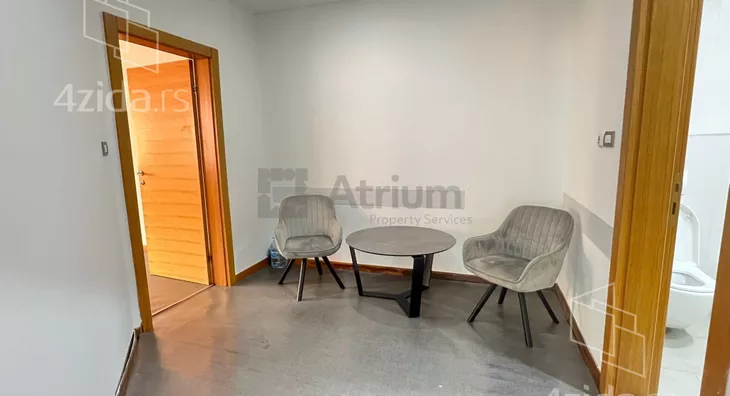 Poslovna zgrada | 4zida