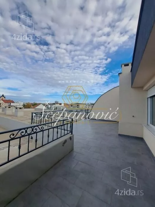 Šestosoban stan | 4zida