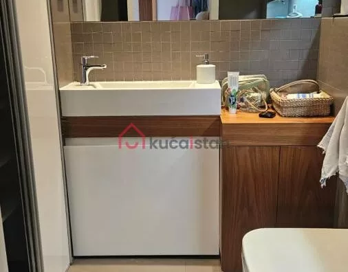 Četvoroiposoban stan | 4zida