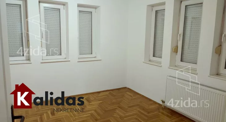 Četvoroiposoban stan | 4zida