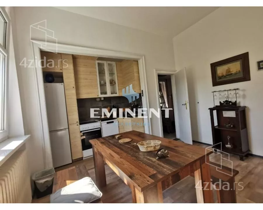 Četvoroiposoban stan | 4zida