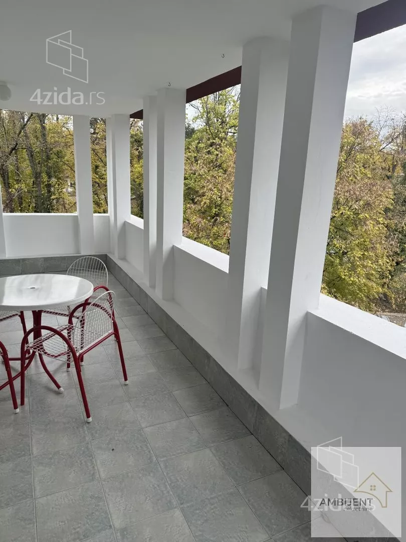 Šestosoban stan | 4zida