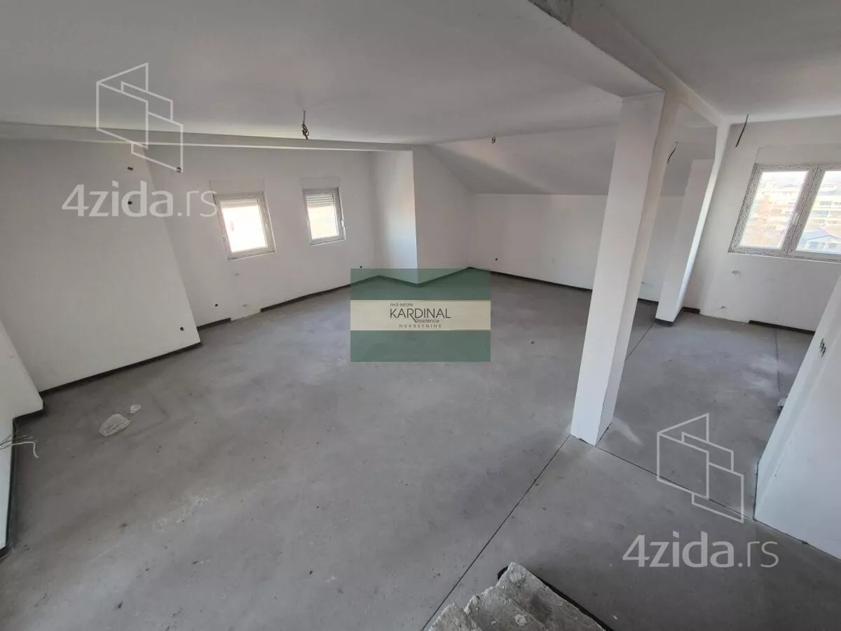 Šestosoban stan | 4zida