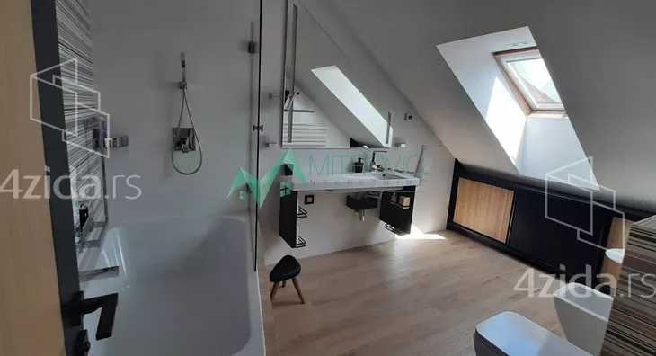 Četvoroiposoban stan | 4zida