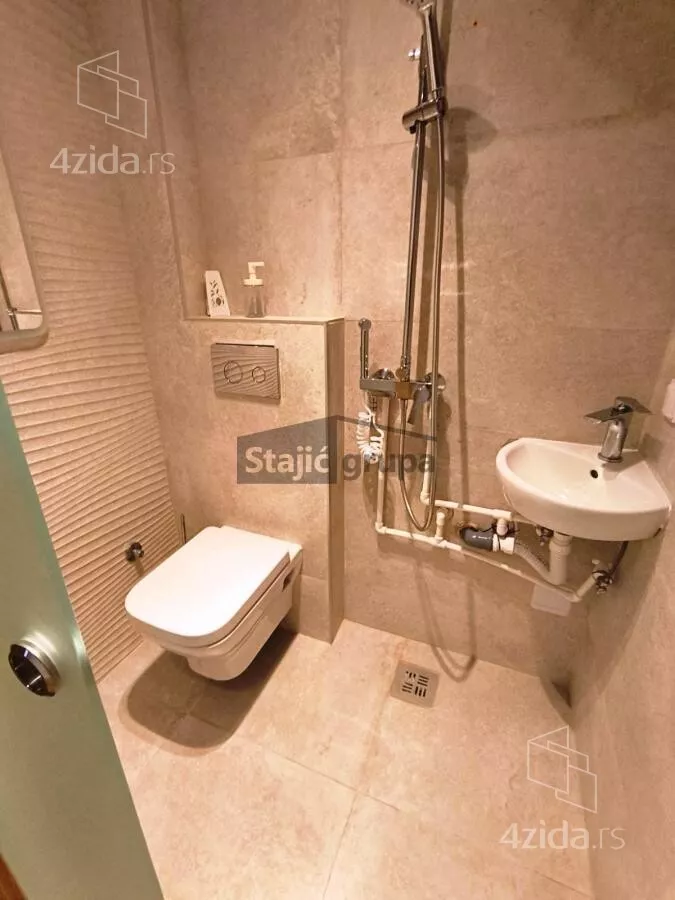 Petosoban stan | 4zida