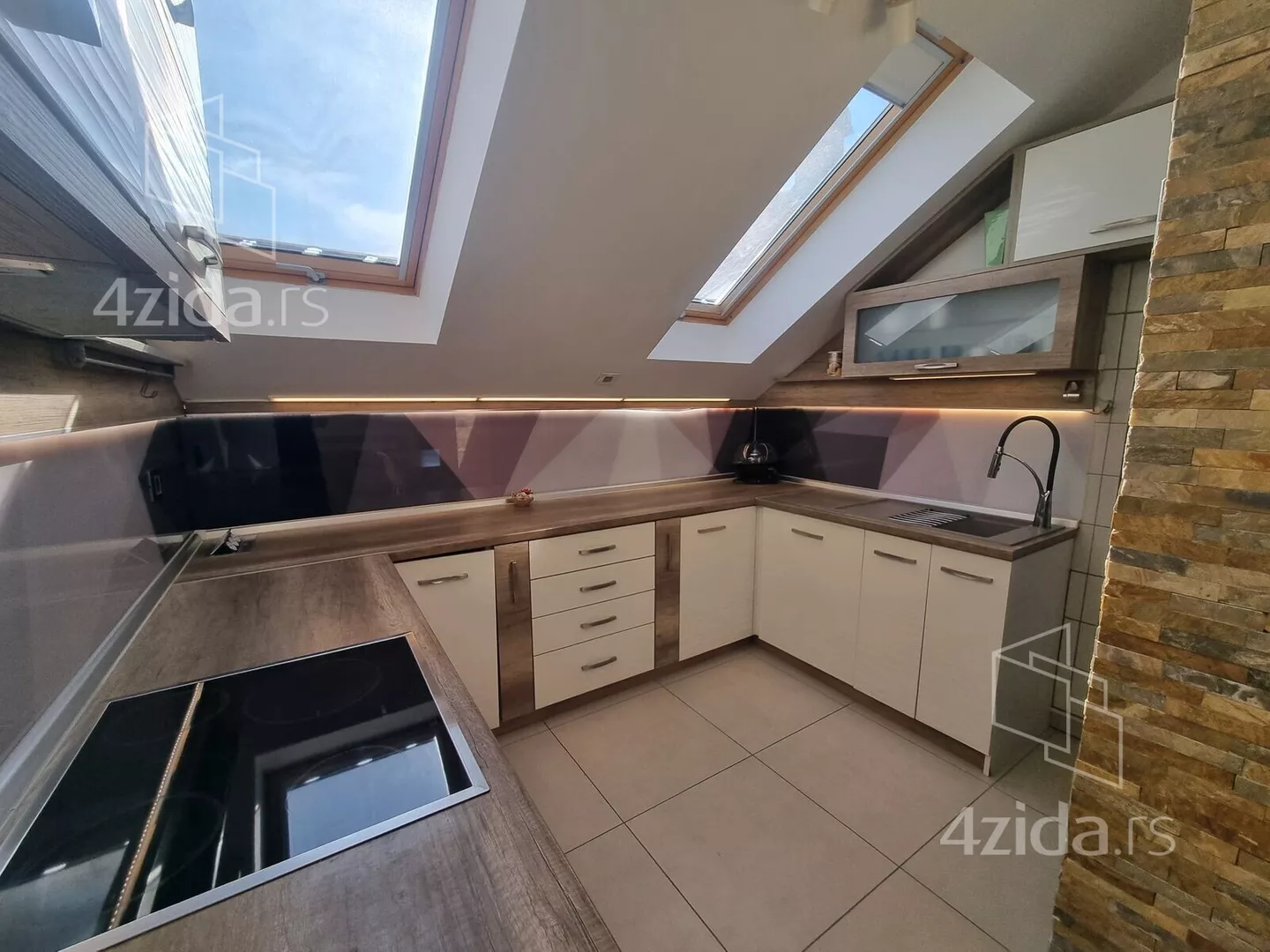 Petosoban stan | 4zida