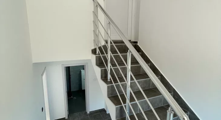 Poslovna zgrada | 4zida