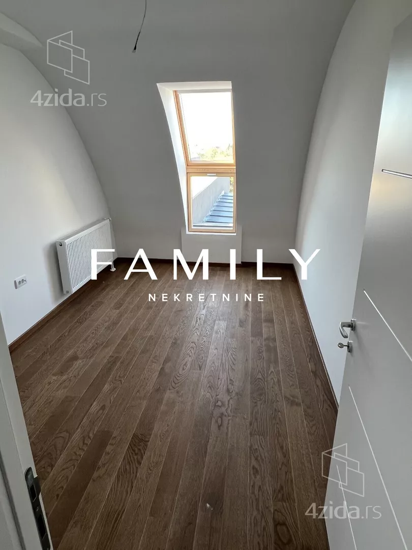 Šestoiposoban stan | 4zida