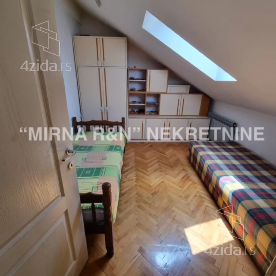 Četvoroiposoban stan | 4zida