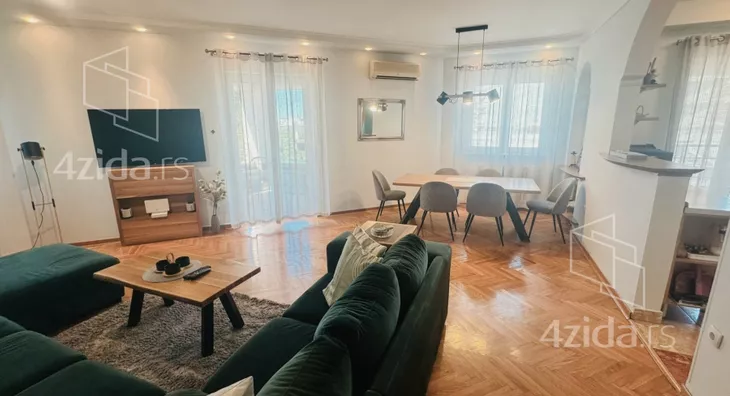 Četvoroiposoban stan | 4zida