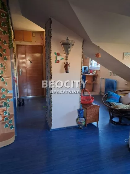 Ivana Sarića | 4zida.rs