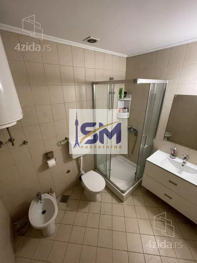 Šestosoban stan | 4zida