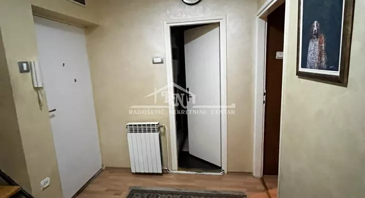 Šestosoban stan | 4zida