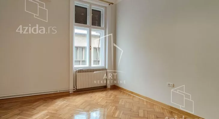 Šestoiposoban stan | 4zida