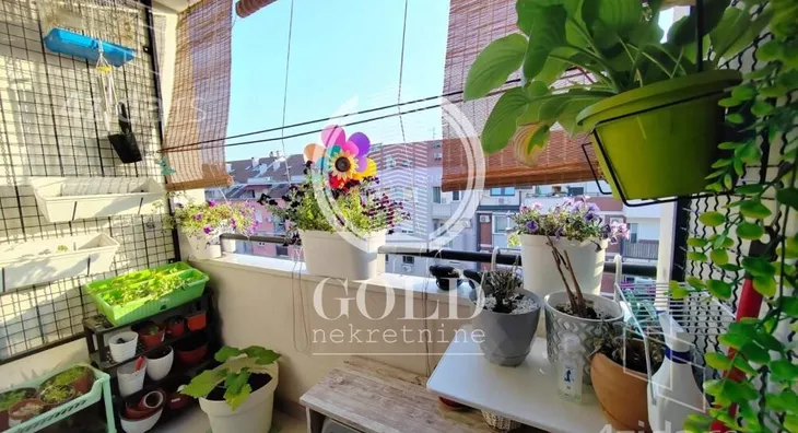 Četvoroiposoban stan | 4zida