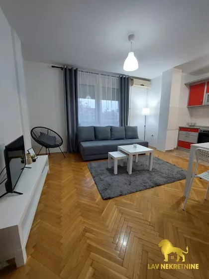 TRG MAJKE JEVROSIME | 4zida.rs