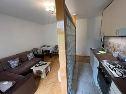 Petlovo Brdo | 4zida.rs