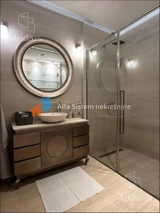 Četvoroiposoban stan | 4zida