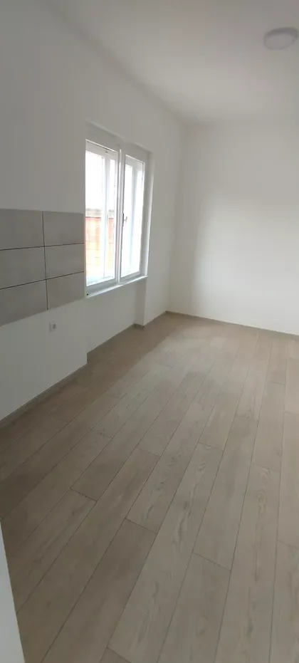 Mali Bajmok | 4zida.rs