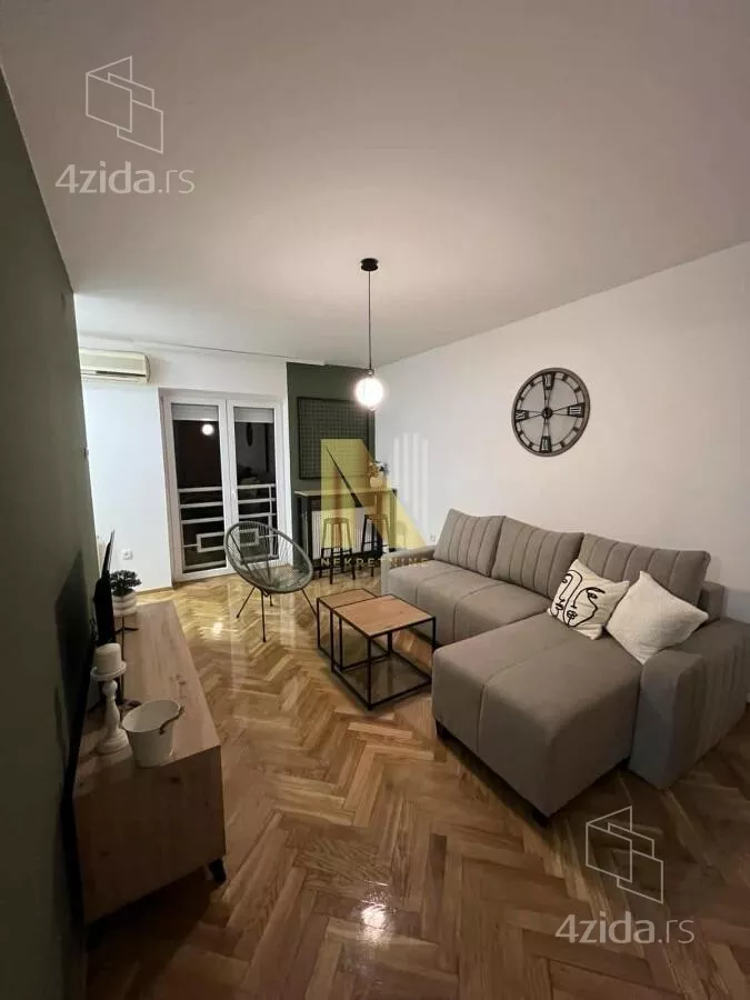 Garsonjera | 4zida