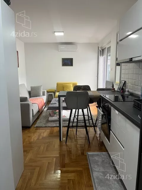 Garsonjera | 4zida